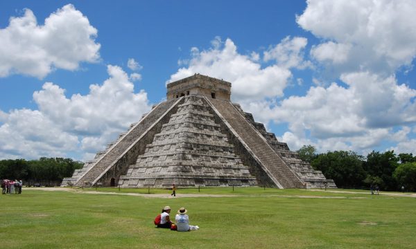 Cancún: Tour de un día en Chichen Itzá, Valladolid y cenote Saamal.